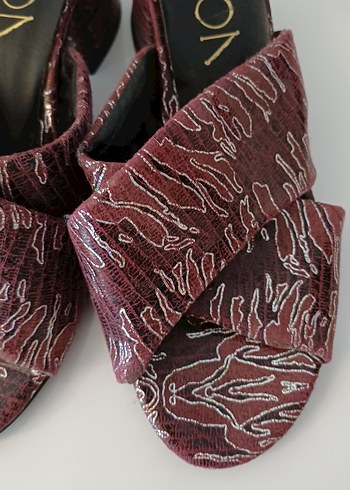 Gezer Bordo Yılan Desenli Dolgu Topuklu Kadın Terlik