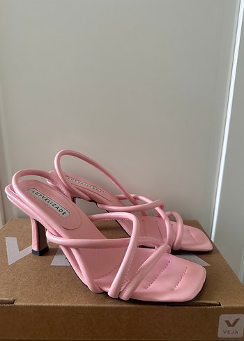 LUTVELİZADE Pembe Topuklu Kadın Sandalet