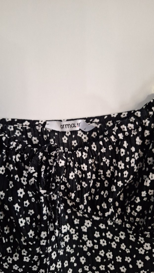 Siyah Beyaz Çiçekli İnce Askılı Büstiyer - Görsel 2