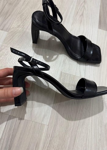 37 Beden siyah Renk Siyah Minimalist Tokalı Topuklu Kadın Sandalet