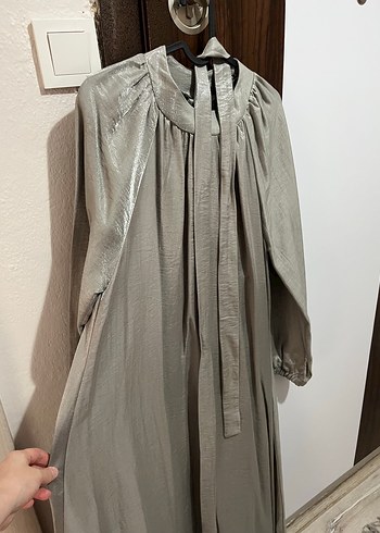 Zara Gri parlak kumaşlı elbise