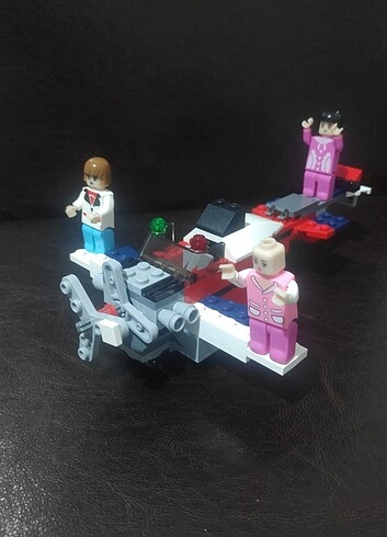 Diğer LEGO helikopter