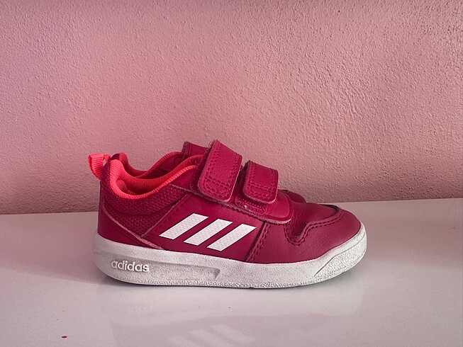 23 Beden çeşitli Renk Adidas spor ayakkabı