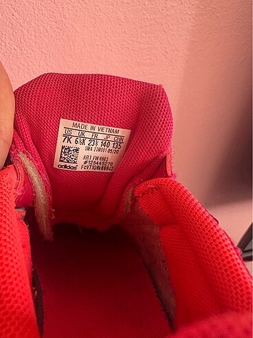 23 Beden Adidas spor ayakkabı