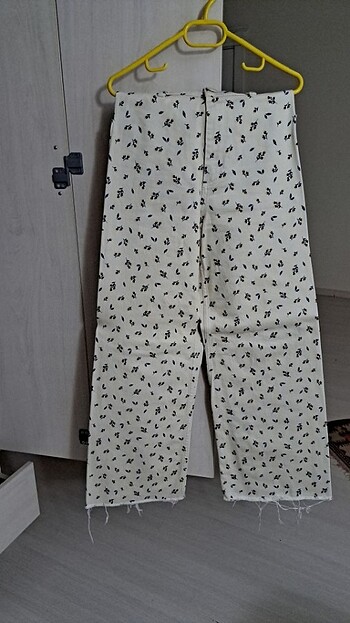 Çiçek desenli pantalon