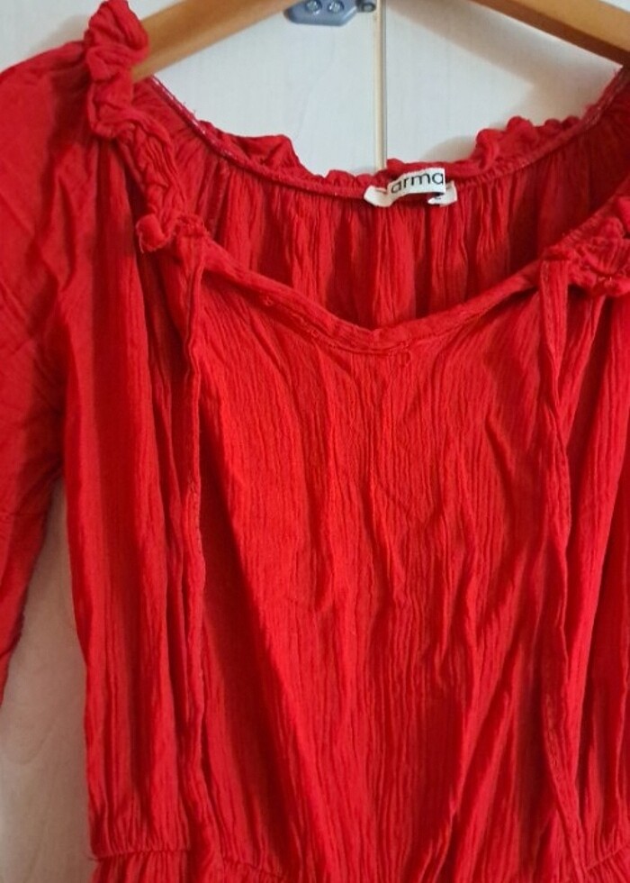 Kirmizi elbise - Görsel 2