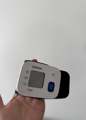 Omron Omron Bilek Tipi Tansiyon Aleti Beyaz