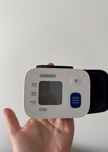 Omron Bilek Tipi Tansiyon Aleti Beyaz