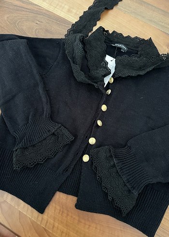 Düğmeli Siyah Dantelli Kadın Hırka - Görsel 3