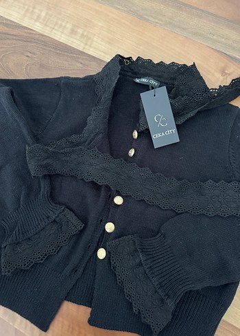 Düğmeli Siyah Dantelli Kadın Hırka - Görsel 2