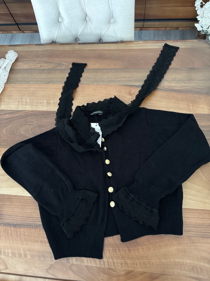 Düğmeli Siyah Dantelli Kadın Hırka - Görsel 4