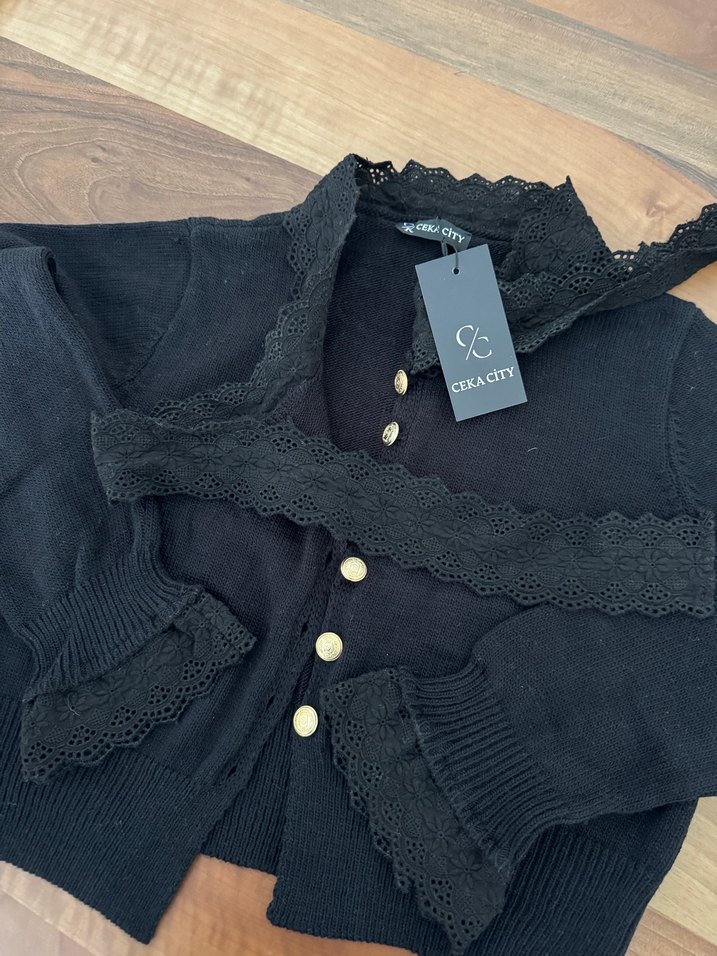Düğmeli Siyah Dantelli Kadın Hırka - Görsel 2