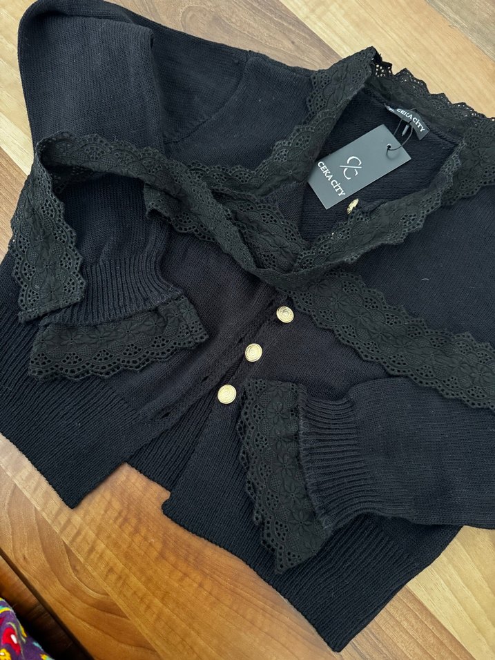 Düğmeli Siyah Dantelli Kadın Hırka - Görsel 5