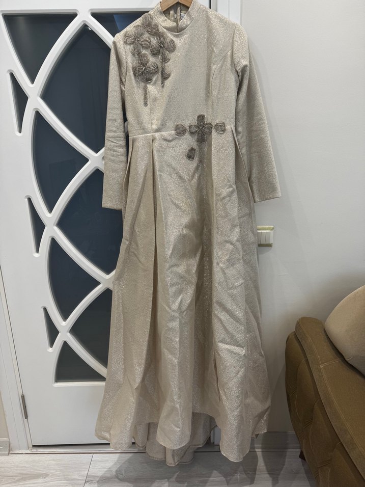 Nakışlı Uzun Parlak Bej Kadın Abiye - Görsel 2