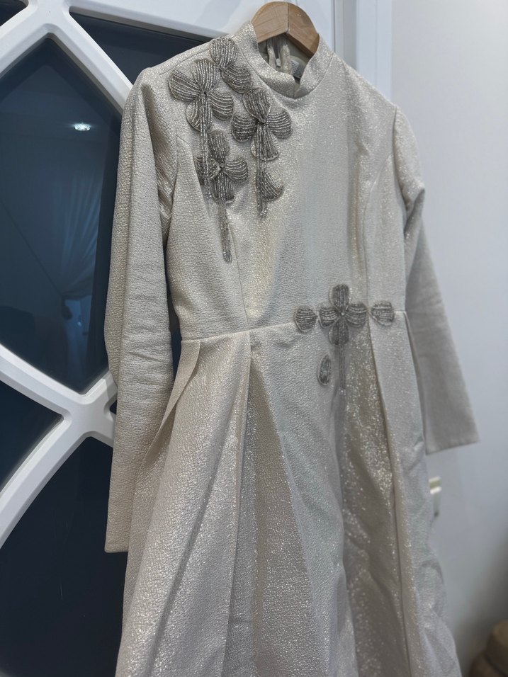 Nakışlı Uzun Parlak Bej Kadın Abiye - Görsel 4