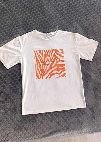 Beyaz Zebra Desenli Kısa Kollu Tişört