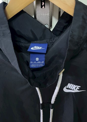 Nike Siyah Kapüşonlu İnce Rüzgarlık - Görsel 2
