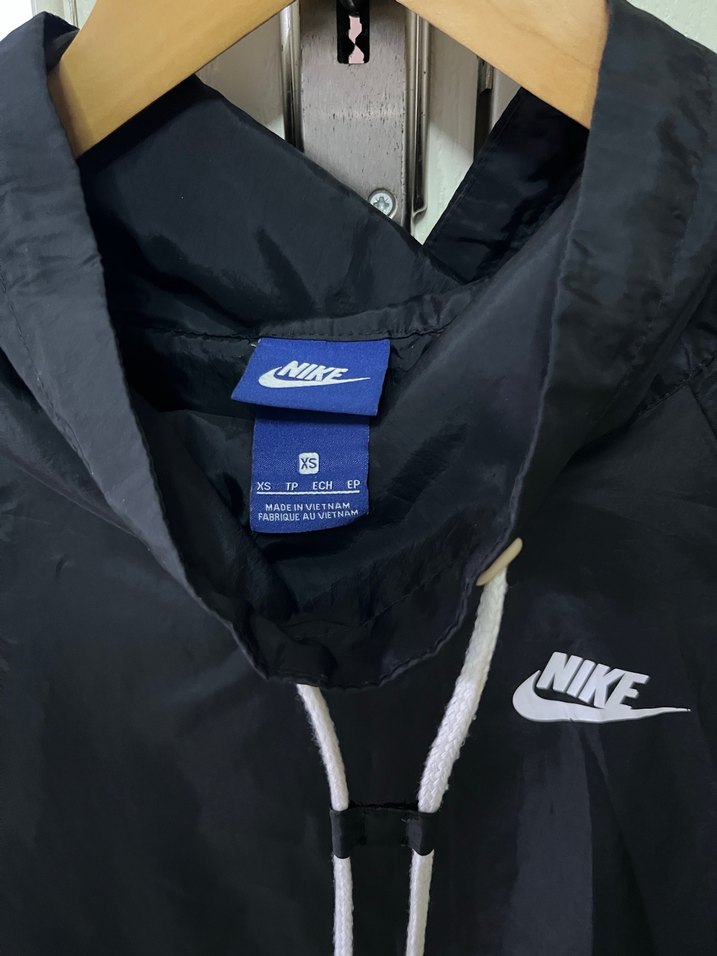 Nike Siyah Kapüşonlu İnce Rüzgarlık - Görsel 2