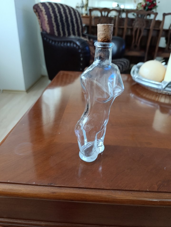Kadın Vücut Şekilli Cam Şişe - Görsel 2