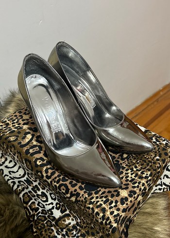 Gri Parlak Yılan Desenli İnce Topuklu Kadın Ayakkabı - Görsel 2