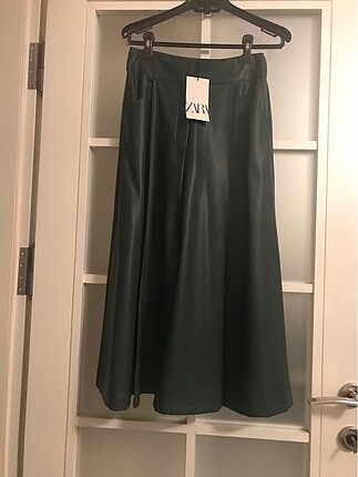 Zara yeni etiketli yeşil deri etek
