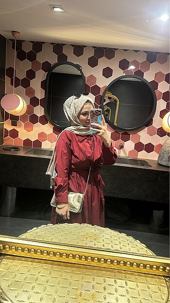 Bordo kuşaklı elbise