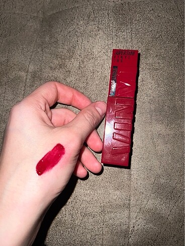 Maybelline kalıcı parlak ruj