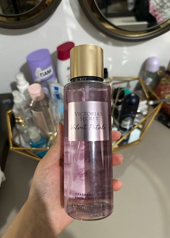 Victoria's Secret Velvet Petals Kadın Parfümü 250 ml