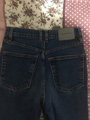 32 Beden lacivert Renk Pull&bear İspanyol paça pantolon