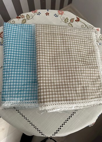 Nakışlı Kahverengi Kareli Masa Örtüsü