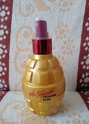 Eda Taşpınar bronzing bomb
