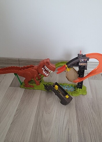 Hot wheels çılgın dinozor