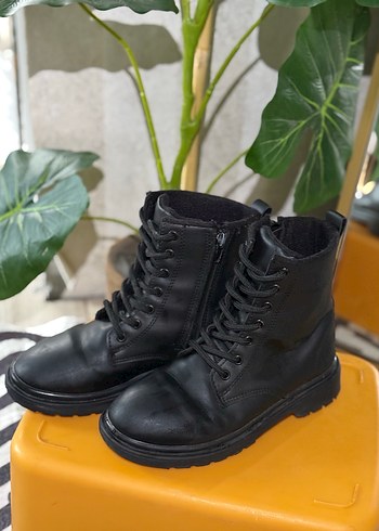LC Waikiki Siyah çocuk bot