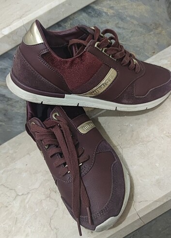 38 Beden bordo Renk Tommy Hilfiger orijinal spor ayakkabı yeni gibi