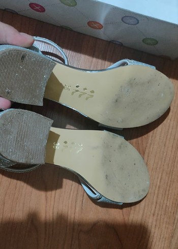 Gümüş simli topuklu ayakkabı - Görsel 7