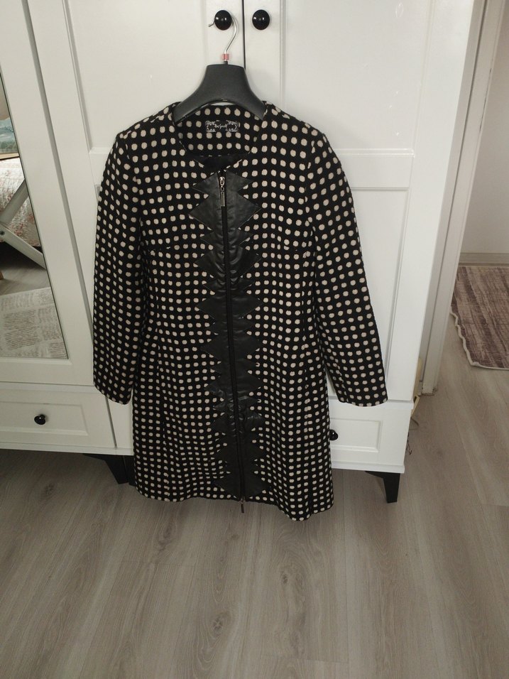 Siyah Desenli Kadın Fermuarlı Kaban - Görsel 3