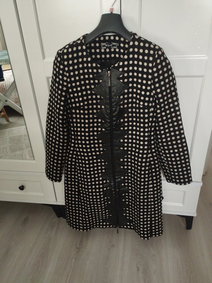 Siyah Desenli Kadın Fermuarlı Kaban - Görsel 4