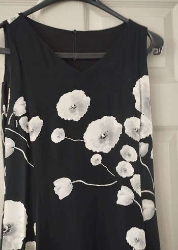 Aker Siyah V Yaka Uzun Desenli Elbise - Görsel 4