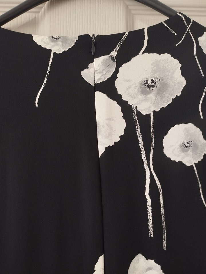 Aker Siyah V Yaka Uzun Desenli Elbise - Görsel 3