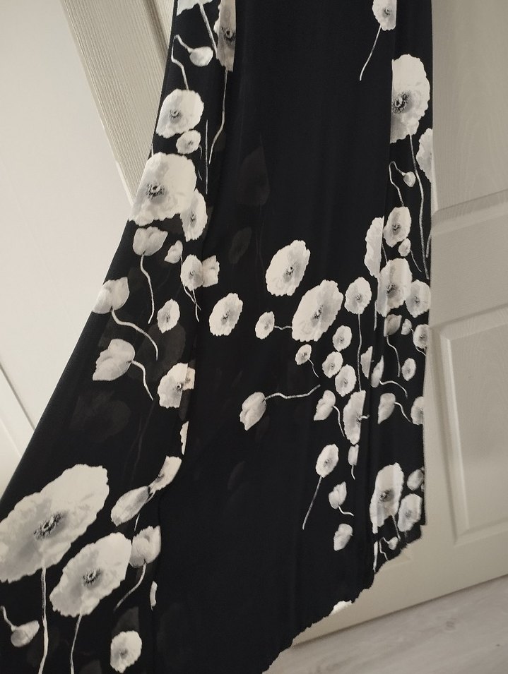 Aker Siyah V Yaka Uzun Desenli Elbise - Görsel 5