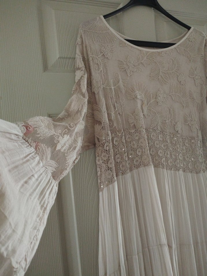 İtalyan dantel Detaylı Bej Uzun Bohem Elbise - Görsel 5