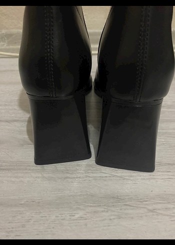 Siyah Tokalı Kadın Blok Topuk Bot - Görsel 4