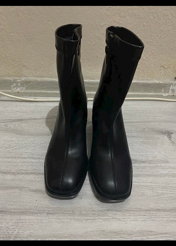 Siyah Tokalı Kadın Blok Topuk Bot - Görsel 6