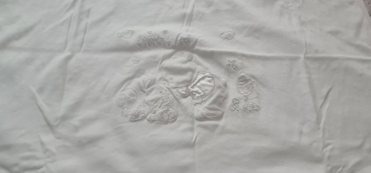 Nakışlı Beyaz Keten Çocuk Battaniyesi - Görsel 3