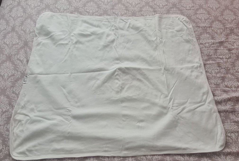 Nakışlı Beyaz Keten Çocuk Battaniyesi - Görsel 2