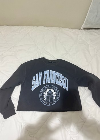 Stradivarius San Francisco Baskili Siyah Crop Sweatshirt