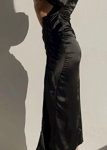 Siyah Drapeli Uzun Saten Elbise - Görsel 2