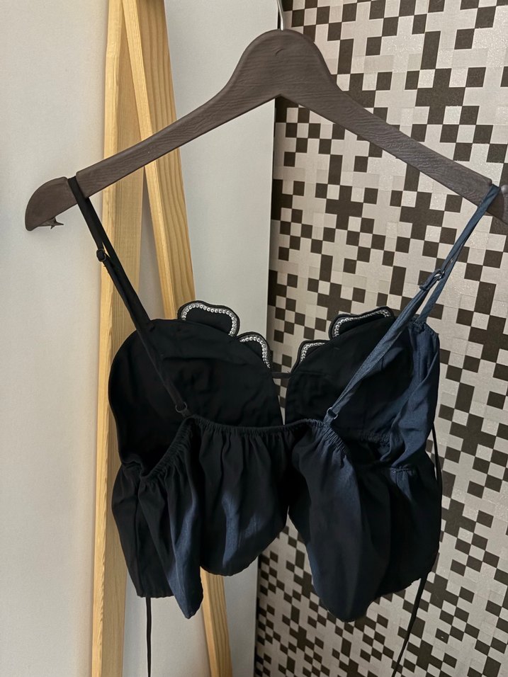 Nakışlı Siyah Bluz - Görsel 3