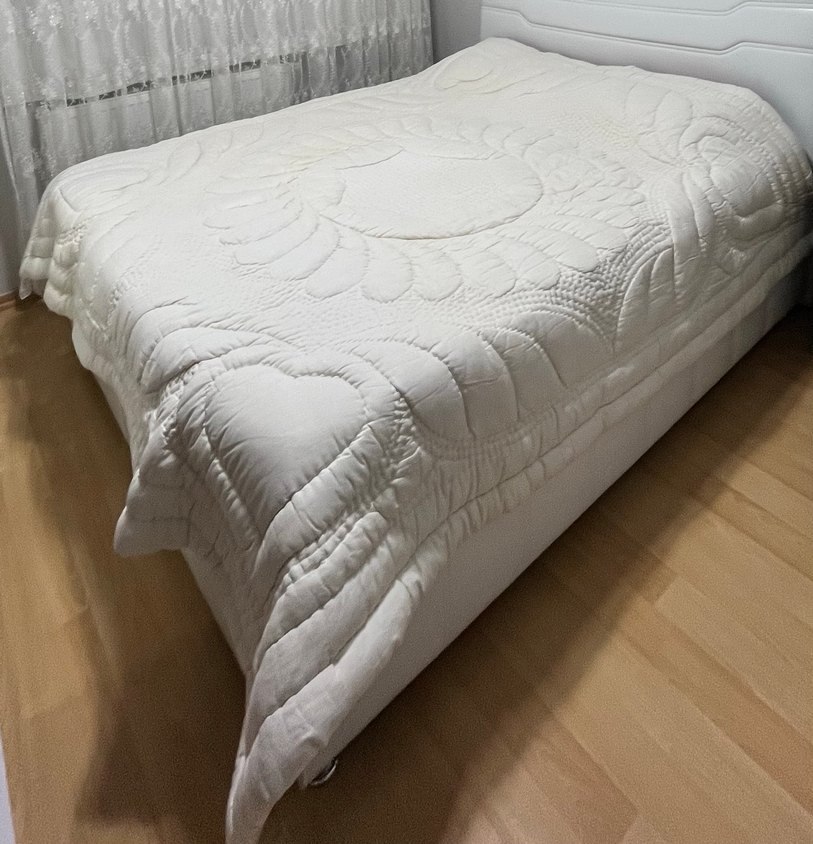 İşlemeli Beyaz Parlak Yorgan - Görsel 5