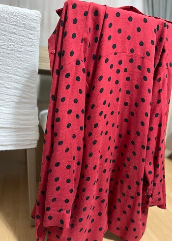 Kırmızı Puantiyeli Uzun Kollu Kadın Gömlek - Görsel 3